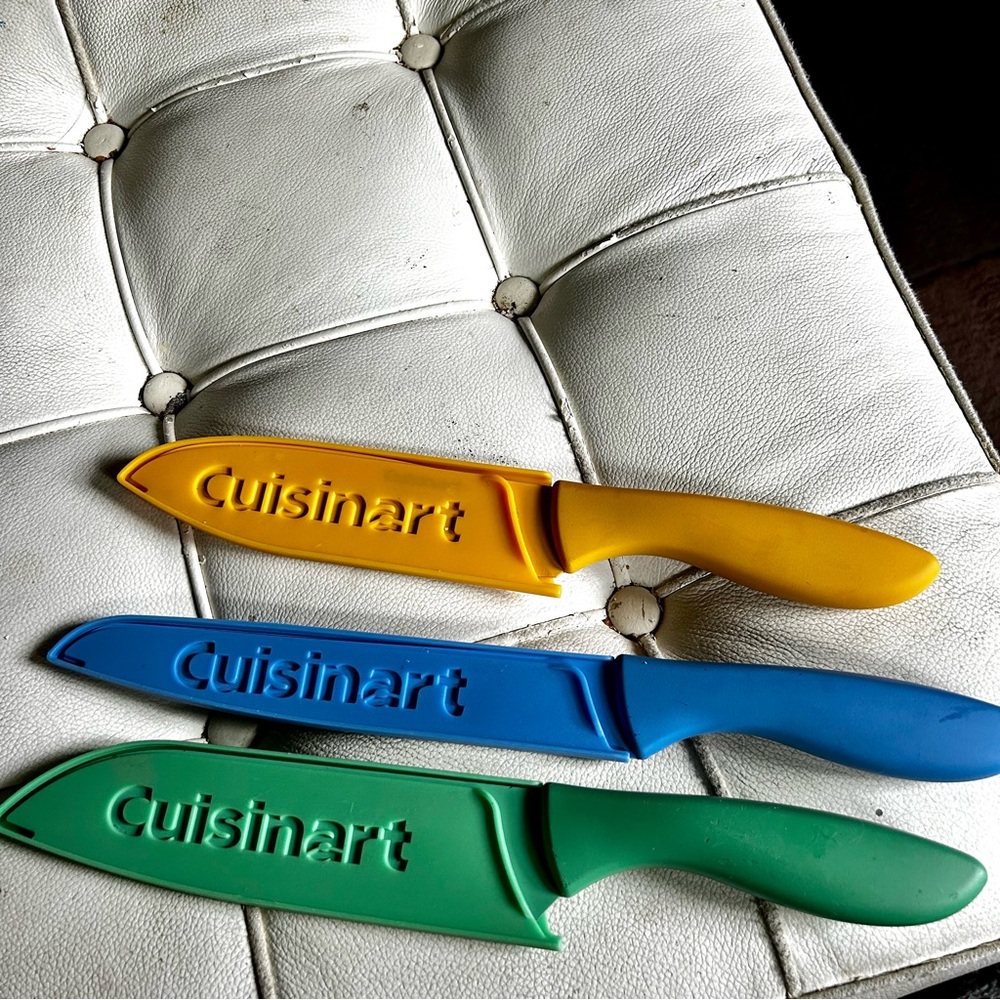 Cuisinart set of 3 knives with sleeves good condition